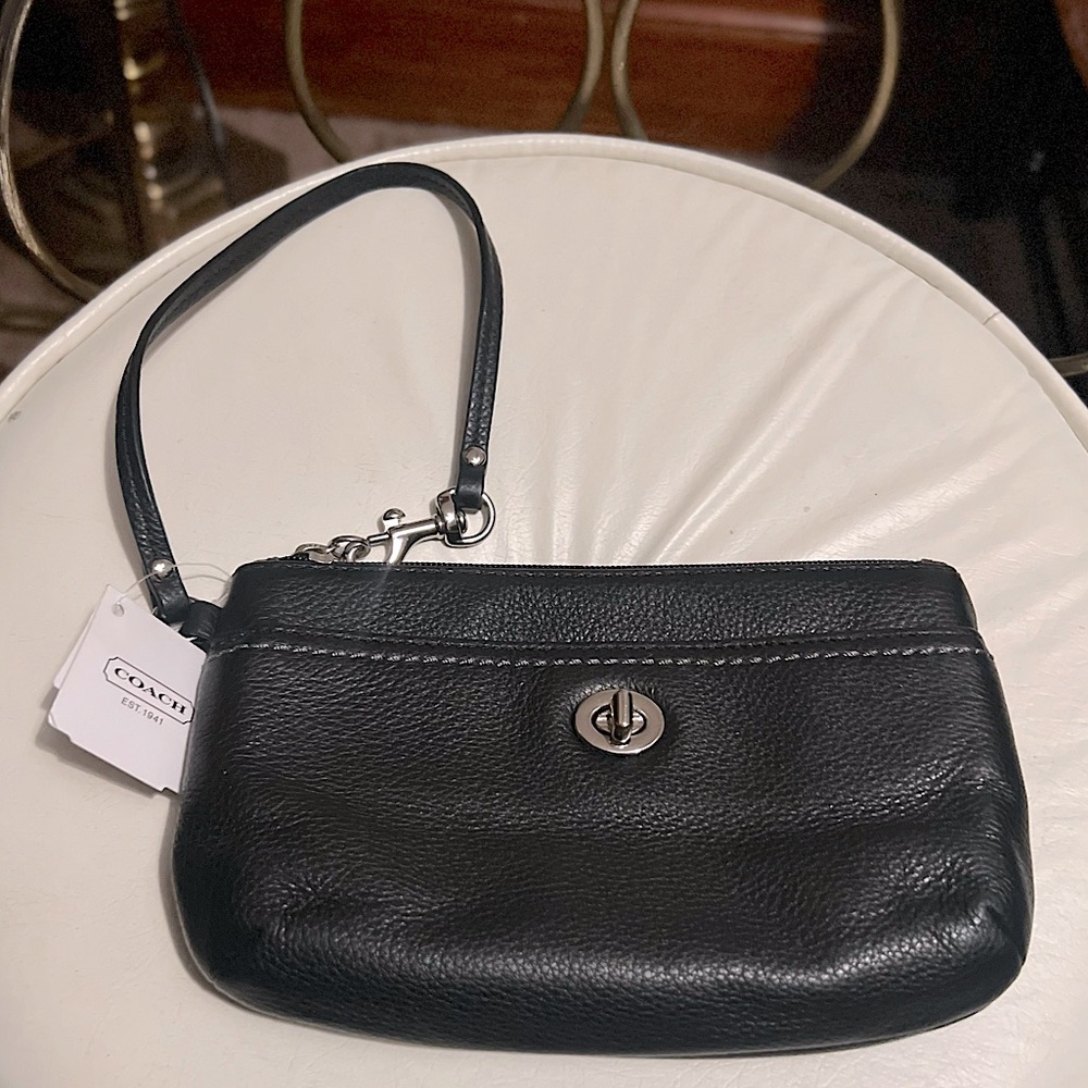 Coach Pebbled Leather Wristlet New With Tag